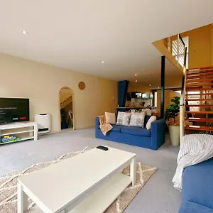  Holiday home Center With Parking